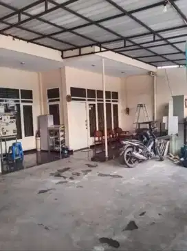 RUMAH / KANTOR DI DAERAH TLOGOSARI JL NOGOSOSRO PEDURUNGAN SEMARANG