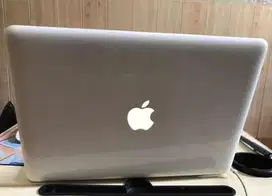 Apple macbook 2010 13 MASIH MULUS