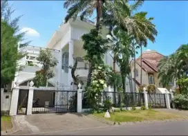 Rumah Megah Araya Boulevard
