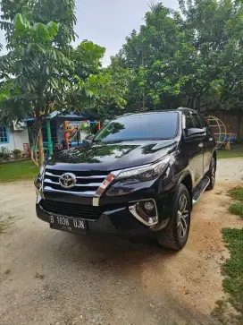 Dijual Toyota fortuner 2016 vrz solar warna hitam cash