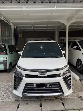 Toyota Voxy 2021 2.0