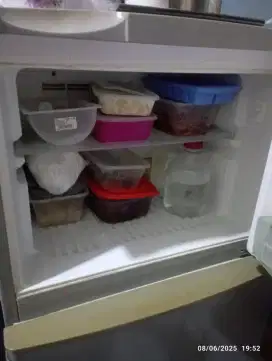 Dijual Murah Kulkas 2 pintu
