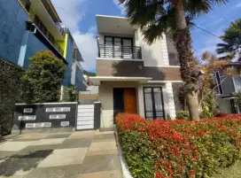 Vila 2 Lantai Desain Modern Furnished Kusuma Pinus