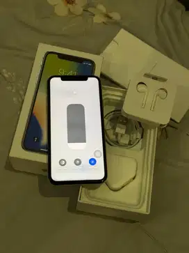 Dijual Iphone X silver 64GB Terdaftar mulus lengkap