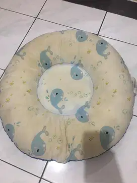 Bantal tummy time
