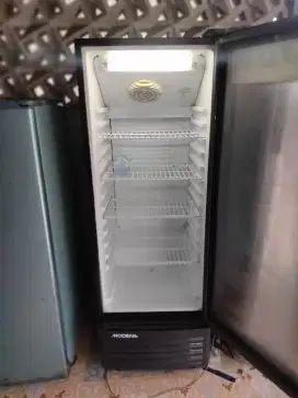 Showcase pendingin minuman