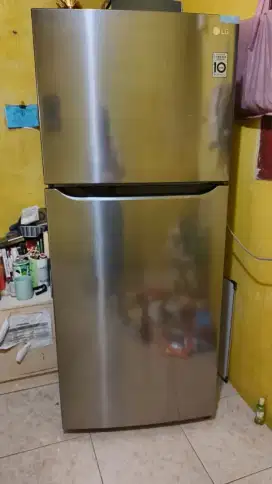Di jual kulkas merk LG
