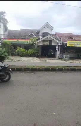 di jual rumah cocok untuk tempat usaha