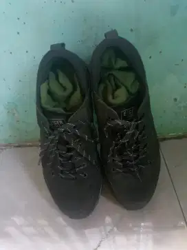 Sepatu Eiger original