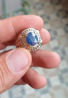 Natural blue safir madagascar