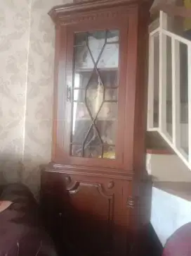 Lemari jati tua