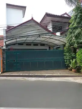Rumah 2 Lantai di Sepat Raya Kebagusan, Hanya 7 menit ke Tol Ampera