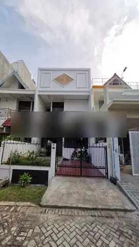 Rumah 2 1/4 Lantai Rapi Dan Siap Huni