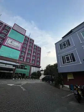 Ruko 3 1/2 Lt Hoek lantai Pangeran Jayakarta Komplek Hotel Orchardz