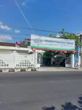 Rumah di pinggir jalan utama Bung Hatta Mataram