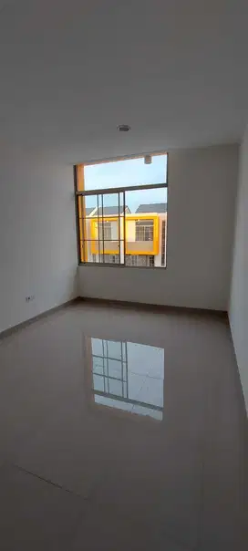 Disewakan rumah pik2 3 kamar tidur luas 45 m 3 lantai