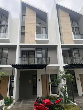 Dijual Rumah di Cluster Provence Suite BSD