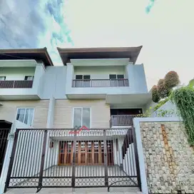 Rumah Modern Minimalis 3 Lantai