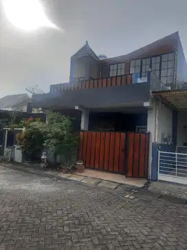 ‼️B.U‼️Rumah 2 Lantai Siap Huni diPerum Taman Rivera Rungkut SBY.
