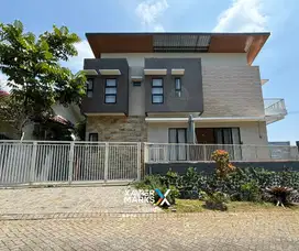 V1 Dijual Villa Modern Furnish Ada Kolam Renang di Panderman Hill Batu
