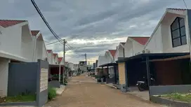 Rumah kekinian desain scandinavian plus mezzanin deket stasiun depok