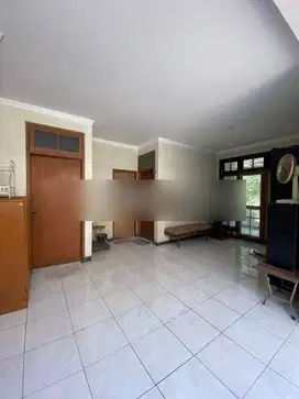 Rumah Lokasi Bagus, Nyaman, Cocok Untuk Hunian Ataupun Kost-kostan di