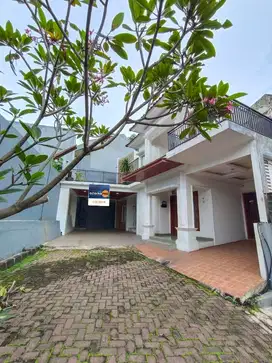 DIJUAL RUMAH DEKAT LRT DI PURI SRIWEDARI CIBUBUR