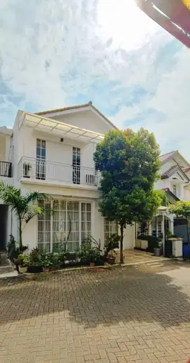 RUMAH CANTIK SIAP HUNI SAMPING UIN CINERE DEKAT TOL CIPUTAT