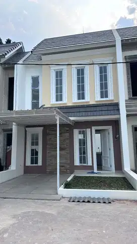 Cari Rumah Klasik Kekinian? Townhouse 2 Lantai Ini Cocok Banget !!!