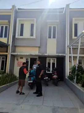 Dijual cepat secara lelang cessie, rumah cantik  2 lantai tangsel