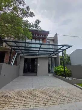 Dijual rumah 2 Man di Boulevard North West Citraland surabaya barat