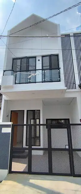 Rumah baru bangun, 2 lantai dalam cluster. bebas banjir.Dukuh Zamrud
