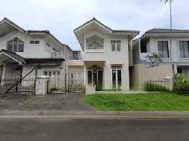 Rumah lippo karawaci lingkungan asri