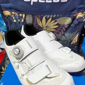 Sepatu cleat shimano RC5