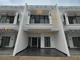 Dijual Rumah 3 Lantai Rooftop DP 0% Dekat Avicenna Jagakarsa Jaksel