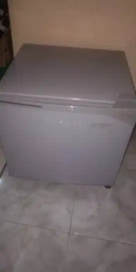 Kulkas mini TOSHIBA