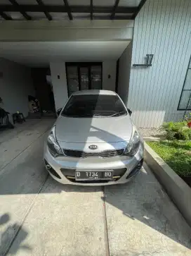 Jual mobil bekas