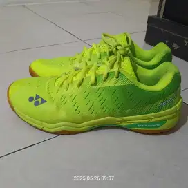 Sepatu yonex 43