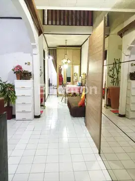 Rumah 1.5 Lantai Siap Huni Lokasi Strategis di Mampang Prapatan