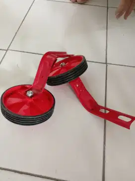 Roda bantu/roda empat/roda kecil sepeda