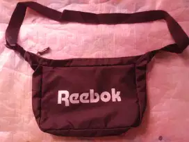 Jual baju dan tas bekas layak pakai