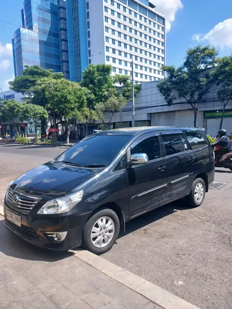Grand Innova type G bensin 2011 Matic...Mobil pribadi.. no minus..