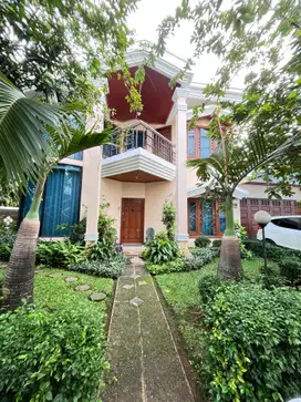 Dijual Town House Seha di Kebayoran Baru