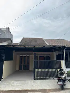Disewakan Rumah Nyaman Terawat di Taman Holis Indah