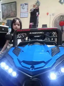 Mobil mobil an remot accu