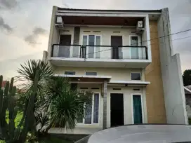 Rumah Modern Jl Tata Surya Dekat UNISMA