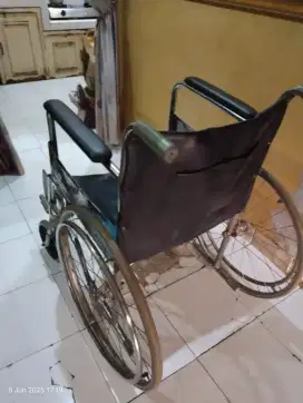 Kursi roda, khusus lansia dan stroke