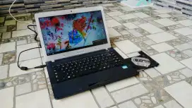 Laptop SAMSUNG Like New + Ram 8 Gb + Internal 500 Gb+Batre AWET+Win 10