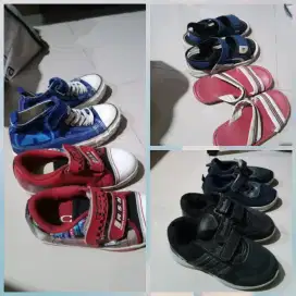 Sepatu sendal anak sekolah jalan take all