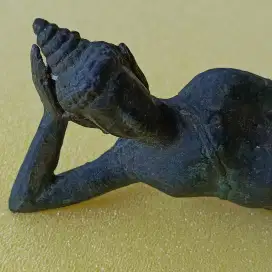 Patung Buddha tidur jadul kuno dan antik